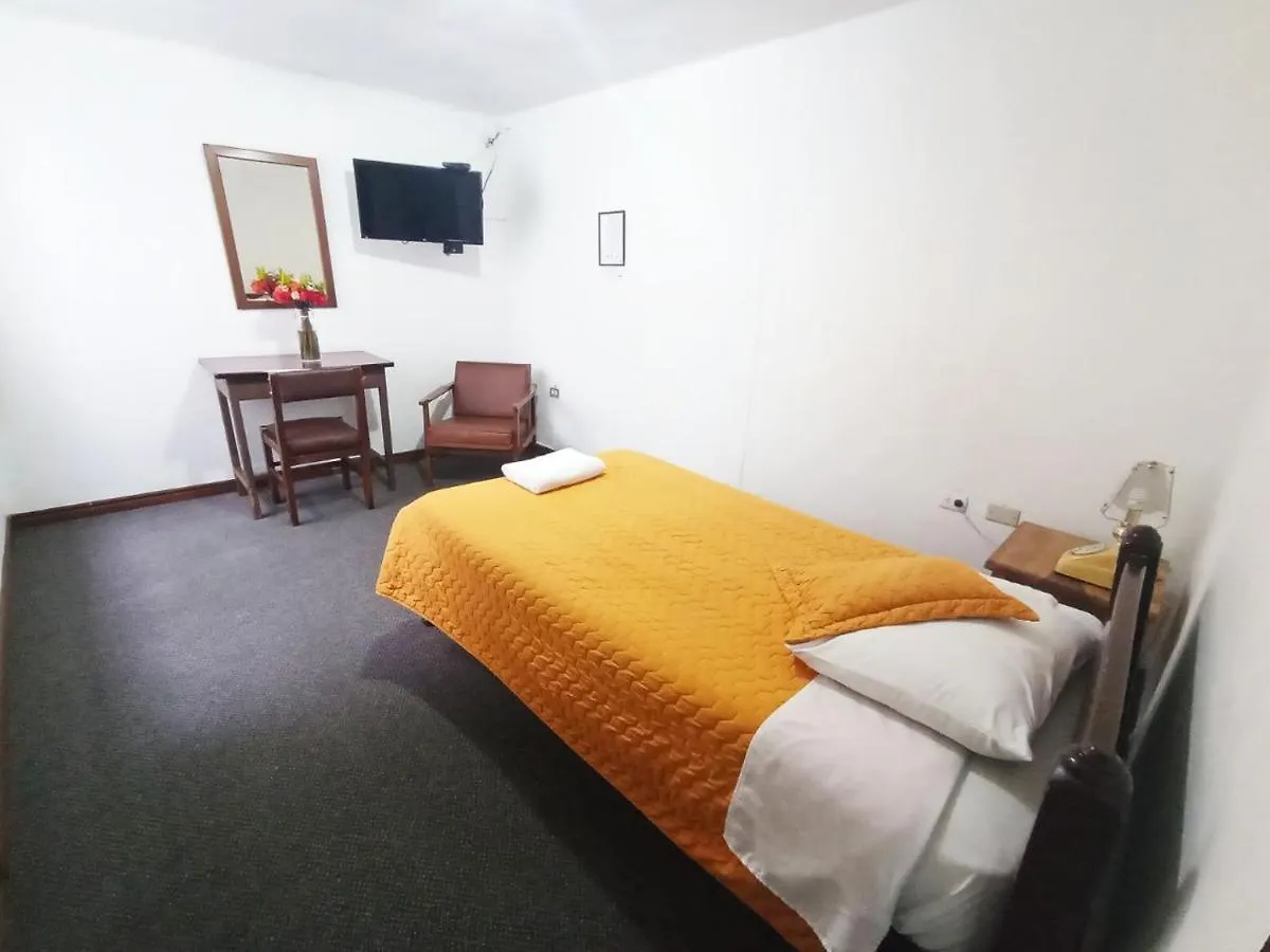 Hotel 9 De Octubre Quito