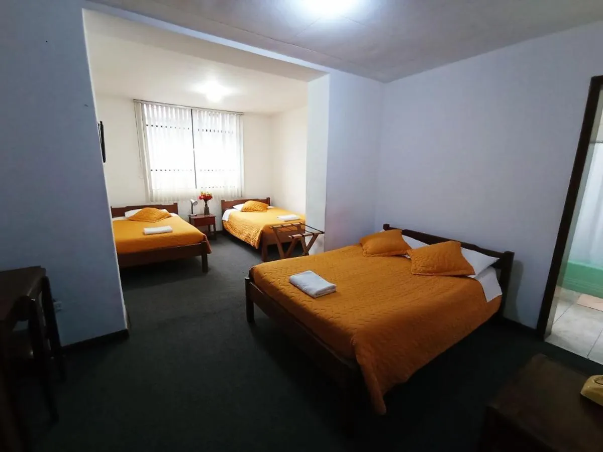 Hotel 9 De Octubre Quito 3*,